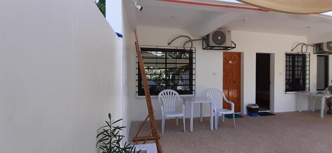 Jalyn'S Resort Sabang Puerto Galera Exterior foto