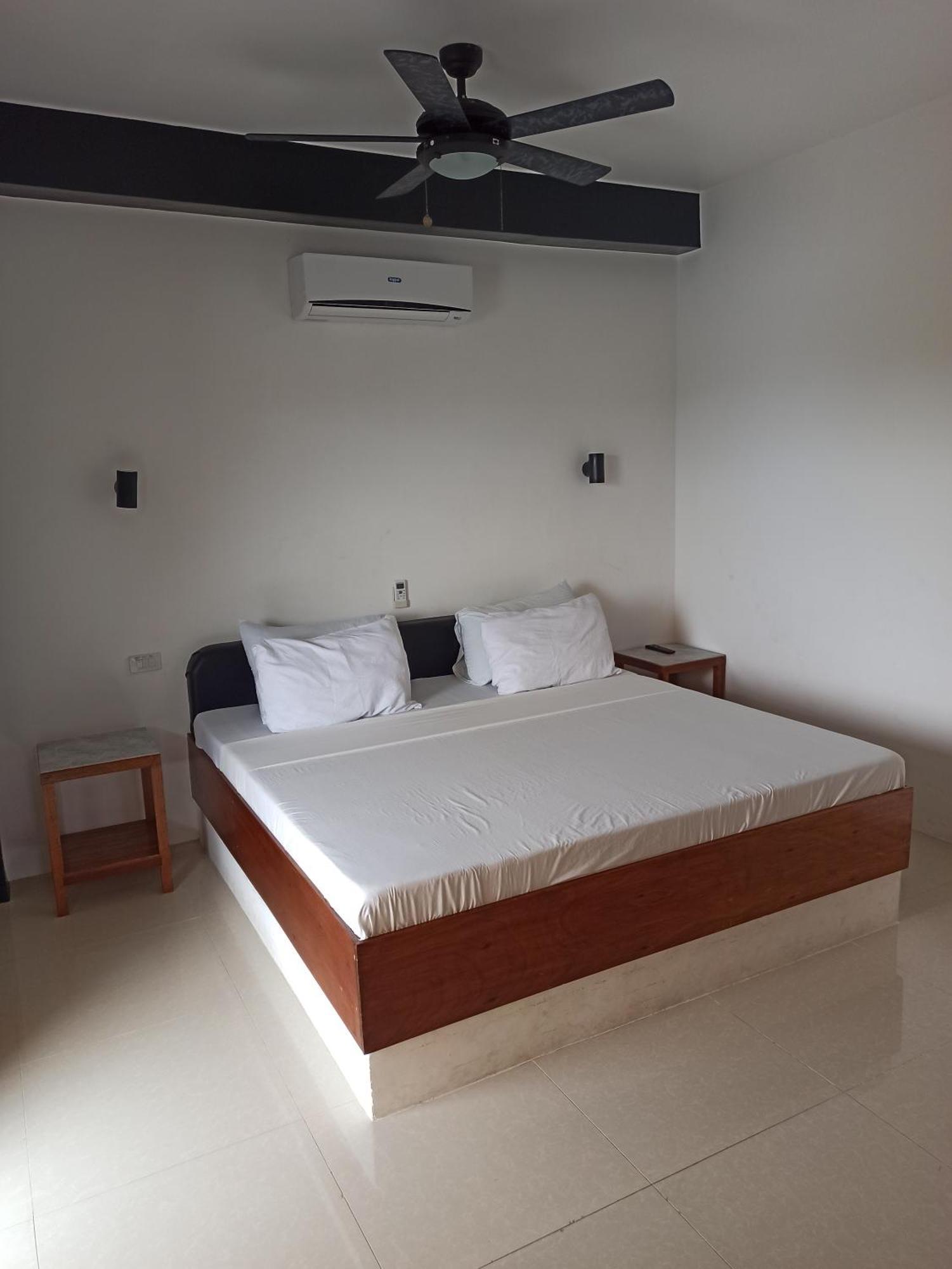 Jalyn'S Resort Sabang Puerto Galera Zimmer foto