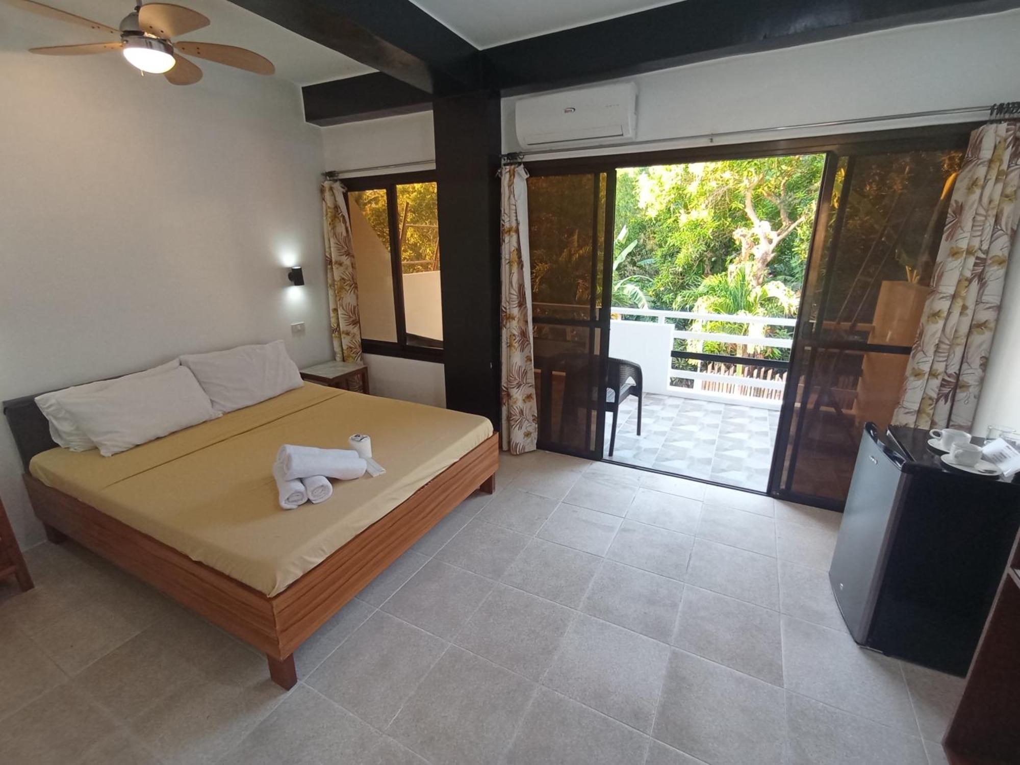 Jalyn'S Resort Sabang Puerto Galera Exterior foto